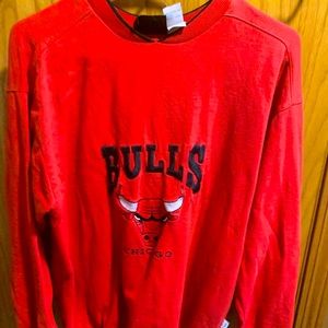 Vintage Chicago Bulls Cree Neck from the 90’s. Size is XL but runs small.